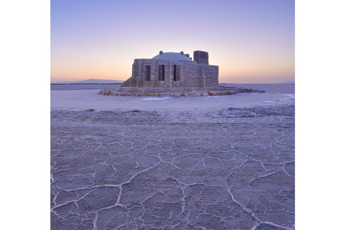 رتبه دوم: کوشک نمکی‌، دریاچه نمک قم‏، حمیدرضا مظفری بیدگلی، گروه طراحی سایبان سازه کاشان